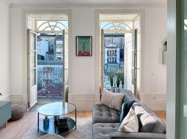 Special place with a sunny balcony facing Clerigos，位于波尔图的酒店