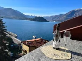 The Lake Suite Fiumelatte - Lake front apartment