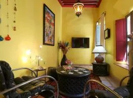 Riad Al Kamar, private, 2 min from Jema El Fna Square