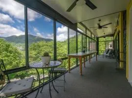 Mountain View 3BR with Sunroom, Close to Ski and Trails