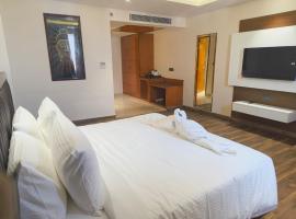Krb greens hotel & banquets，位于Bahādurgarh的酒店