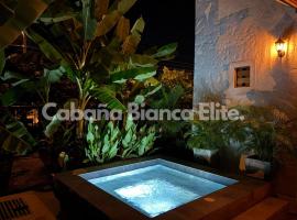 Caba&ntilde;a Bianca Elite con jacuzzi privado!，位于梅尔加的别墅
