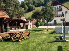 Voinescu House - Natural Living & Eating，位于西蒙的酒店