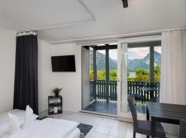HID AG: Lakeview Studio mit Parkplatz und Balkon，位于Därligen的酒店