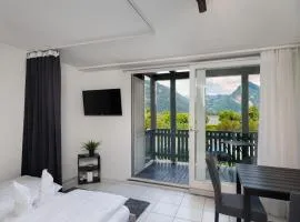 HID AG: Lakeview Studio mit Parkplatz und Balkon