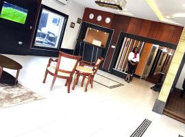 Wiseville hotels&Apt's，位于阿沙巴的酒店