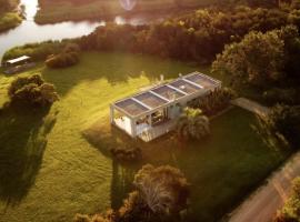 Casa Las Vistillas -La Pedrera- con lago privado a metros del Mar，位于罗恰的酒店