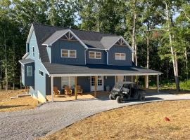 Nolin Lake Family Retreat Deck, Fire Pit and Games!，位于Cub Run的酒店