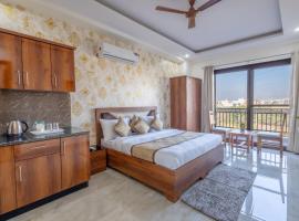 Hotel Gill Comfort Inn - Close to MEDANTA, ARTEMIS AND FORTIS HOSPITAL，位于古尔冈的酒店
