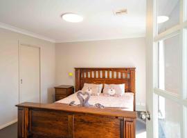 Gungahlin 4 bed room townhouse，位于Harrison的酒店