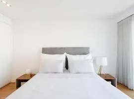 Luxury Suite With Balcony and Shared Accommodation in The Parque Eduardo VII Area