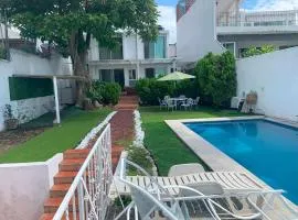 Casa de descanso con alberca y billar en Cuernavaca