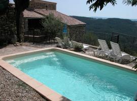 Stone House in Ardèche with Private Pool，位于Rocher的酒店