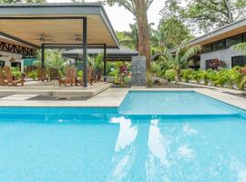 Coco Nosara Villas Guiones Family Resort Casa Lluvia，位于尼科亚的酒店