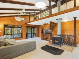 'The Treehouse On Hardys' by HolidayCo，位于克里卡尔的酒店