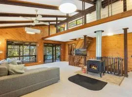'The Treehouse On Hardys' by Accom Holidays