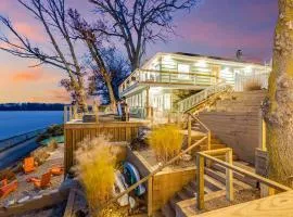 UncleLarry's Lake Place, Sleeps 10 & Hot Tub