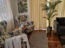 Sweet home for guests 10 mins to CBD
