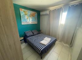 Chambre lit double à 3 mins à pied du Lagon Salines les bains，位于拉萨尔勒班的酒店
