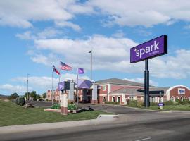 Spark by Hilton Dumas，位于杜马的带泳池的酒店