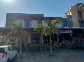 Adarsh Hotel，位于Bhāton ki Gali的酒店