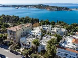 Vouliagmeni Square Resort