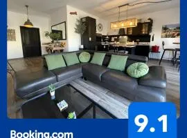Industrial Charm Apartment, Prime Spot, August Deal