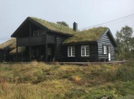 Remest&oslash;ylflotti Hyttegrend，位于霍夫登的带停车场的酒店