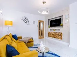 Stunning Home in Altrincham, Large Driveway, Sleeps 7, Perfect For Groups