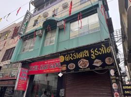 Hotel Hari Ganga - Harkipauri Road，位于哈里瓦的民宿