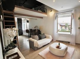 Pied à terre - Mezzanine studio - Private parking，位于伊格涅的酒店