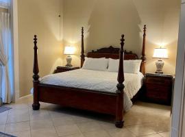 The Justin Room at The Eastland Historic Hotel，位于Eastland的酒店