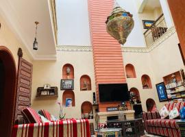 Traditional Riad 4-bedroom in the heart of Rabat medina，位于拉巴特的乡村别墅