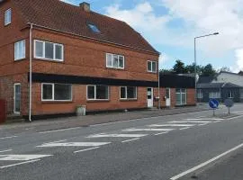 Hyggelig lejlighed i stille by