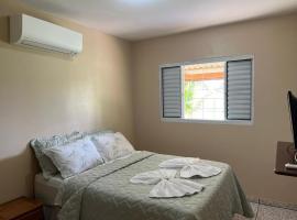 Casa Bouganville - Quarto com cozinha，位于新艾朗的民宿