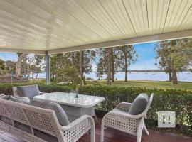 Mannering Lake House，位于Mannering Park的酒店