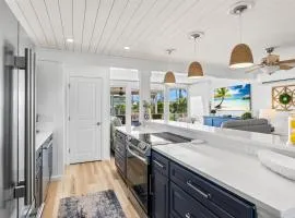Boating Enthusiasts, Walk to the Beach, Heated Pool - The Corner cottage - Roelens