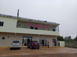 Day And Night Hotel Belmopan，位于贝尔莫潘的酒店