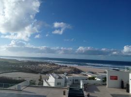 Praia Del Rey SeaView Dupplex，位于普拉亚德尔瑞伊的海滩短租房