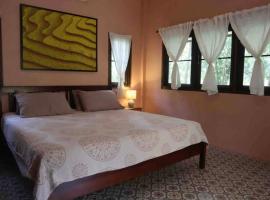 CocoHut Guesthouse，位于Ban Nong Chorakhe (1)的旅馆
