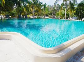 Oceanfront Villa with Big Pools，位于塞莱斯通的酒店