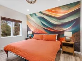 Summer at The Golden Goose including King Bed, Parking, Security and Laundry