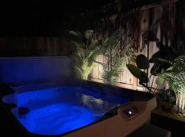 Redwood Grove - Hot Tub PS5 Redwood Park，位于Felton的酒店