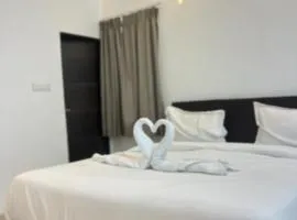 Hotel Shri Gaumukh -near shrinath ji temple ,5 minute walking distance