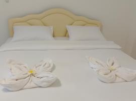 Batikseafood Airport & Room，位于奈扬海滩的豪华帐篷营地