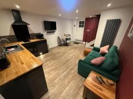 Cedar Barn - Nantwich, with Hot Tub
