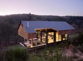 Hutstuf - The Badger & hottub