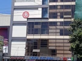 Hotel Free Birds，位于蒂鲁奇奇拉帕利的酒店