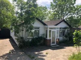 3 Bed Cottage Retreat - Private Garden & Parking