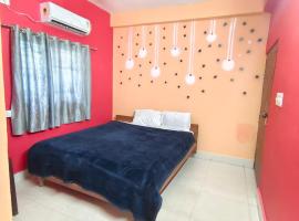 Hotel Dream Land Near Dn Regalia Mall，位于布巴内什瓦尔的酒店